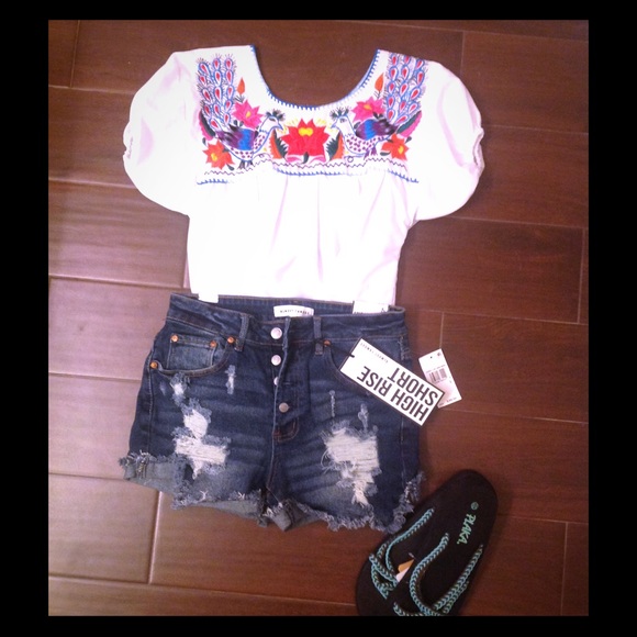 NWT Almost Famous 5 High Rise Shorts 😻 - Picture 2 of 5